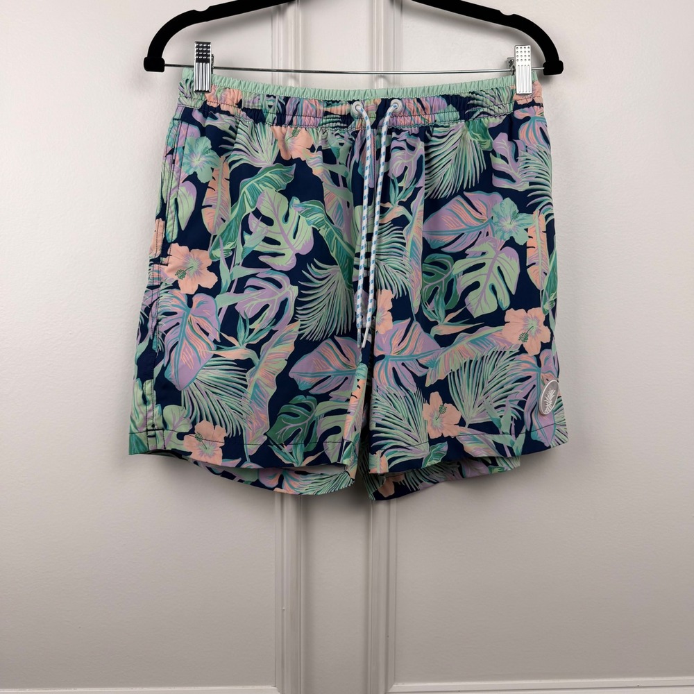 Chubbies Mens Swim Trunks Medium 5.5 Inseam Tropical Floral Hibiscus Navy Pink